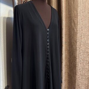 Vintage Sympli black v-neck long sleeve tunic buttoned blouse. Size 12.